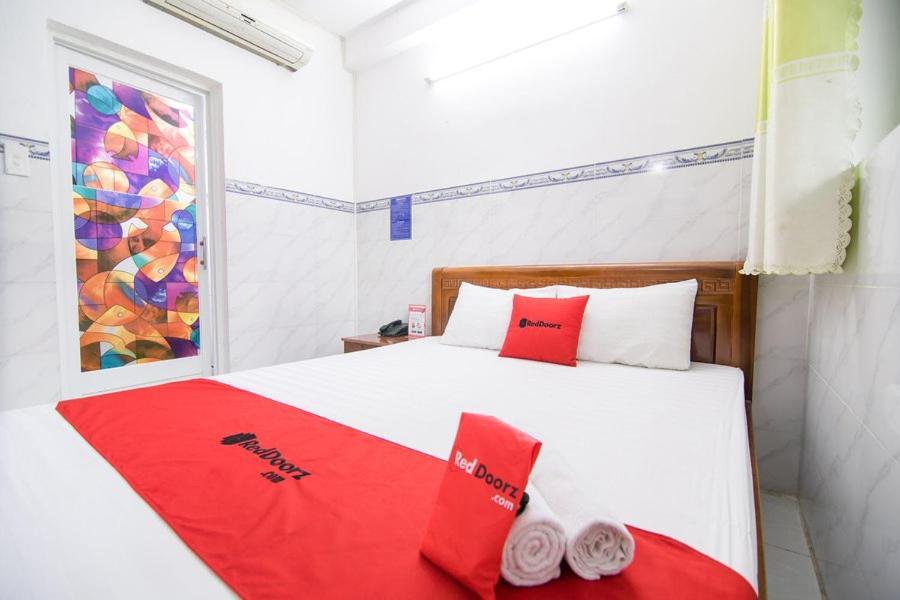 Reddoorz Hoang Tuan Hotel โฮจิมินห์ซิตี้ ภายนอก รูปภาพ